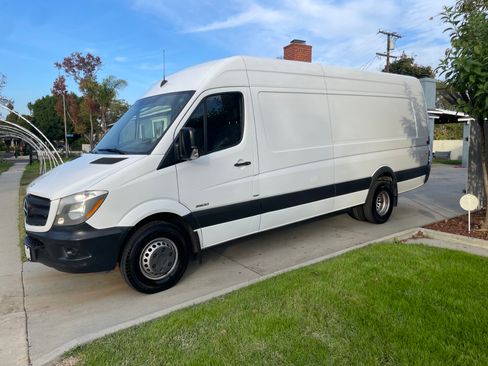 Used 2016 Mercedes-Benz Sprinter 3500 image 1