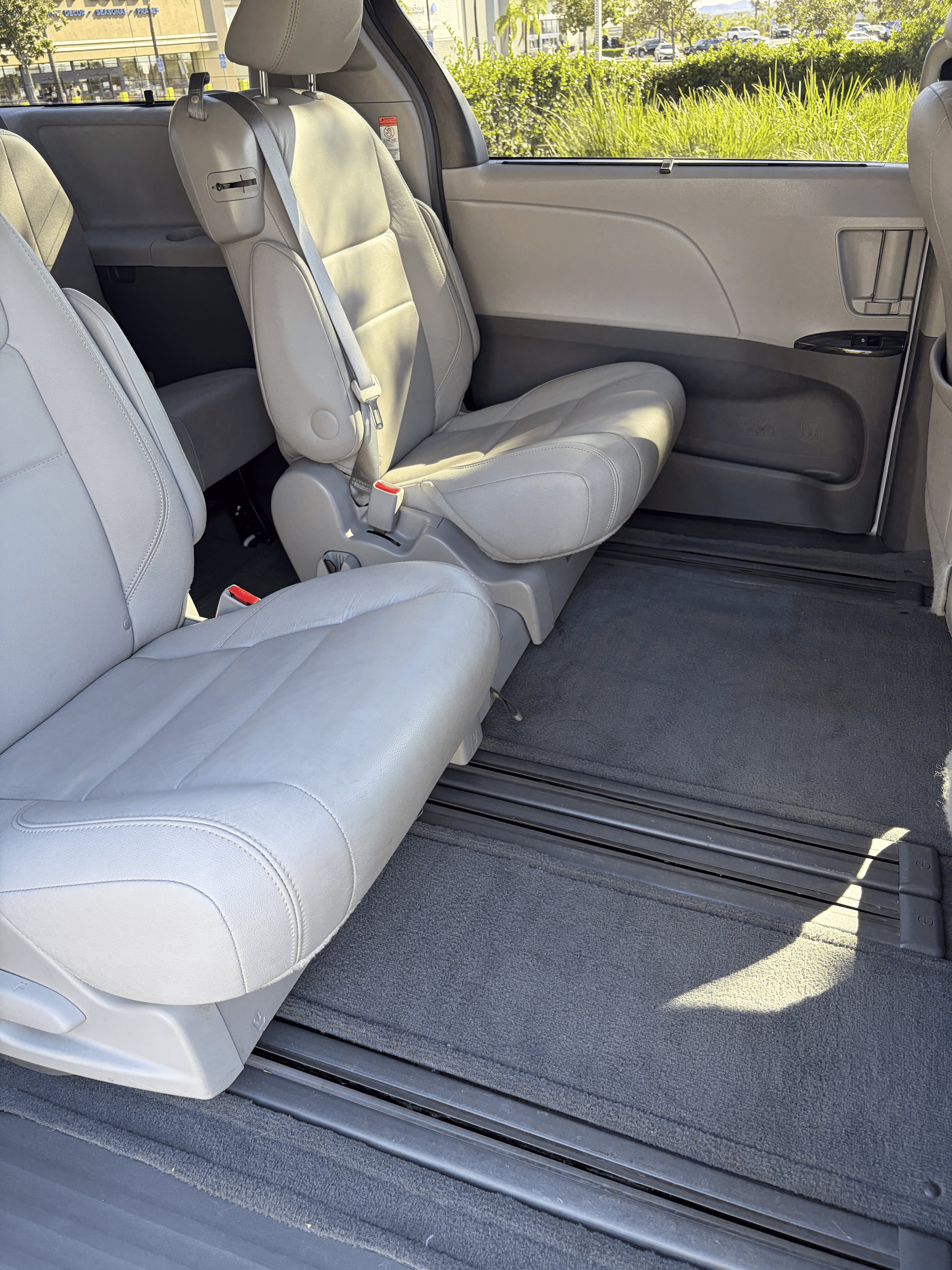 Used 2015 Toyota Sienna XLE w/ XLE Navigation Package FWD image 15
