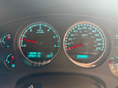 Used 2012 Chevrolet Suburban LT image 15