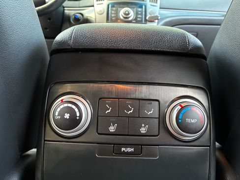 Used 2012 Hyundai Veracruz Limited w/ Navigation Pkg image 13