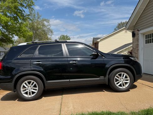 Used 2014 Kia Sorento LX image 1