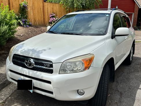 Used 2008 Toyota RAV4 Limited AWD/4WD image 1