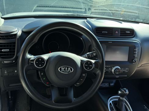 Used 2018 Kia Soul + FWD image 12