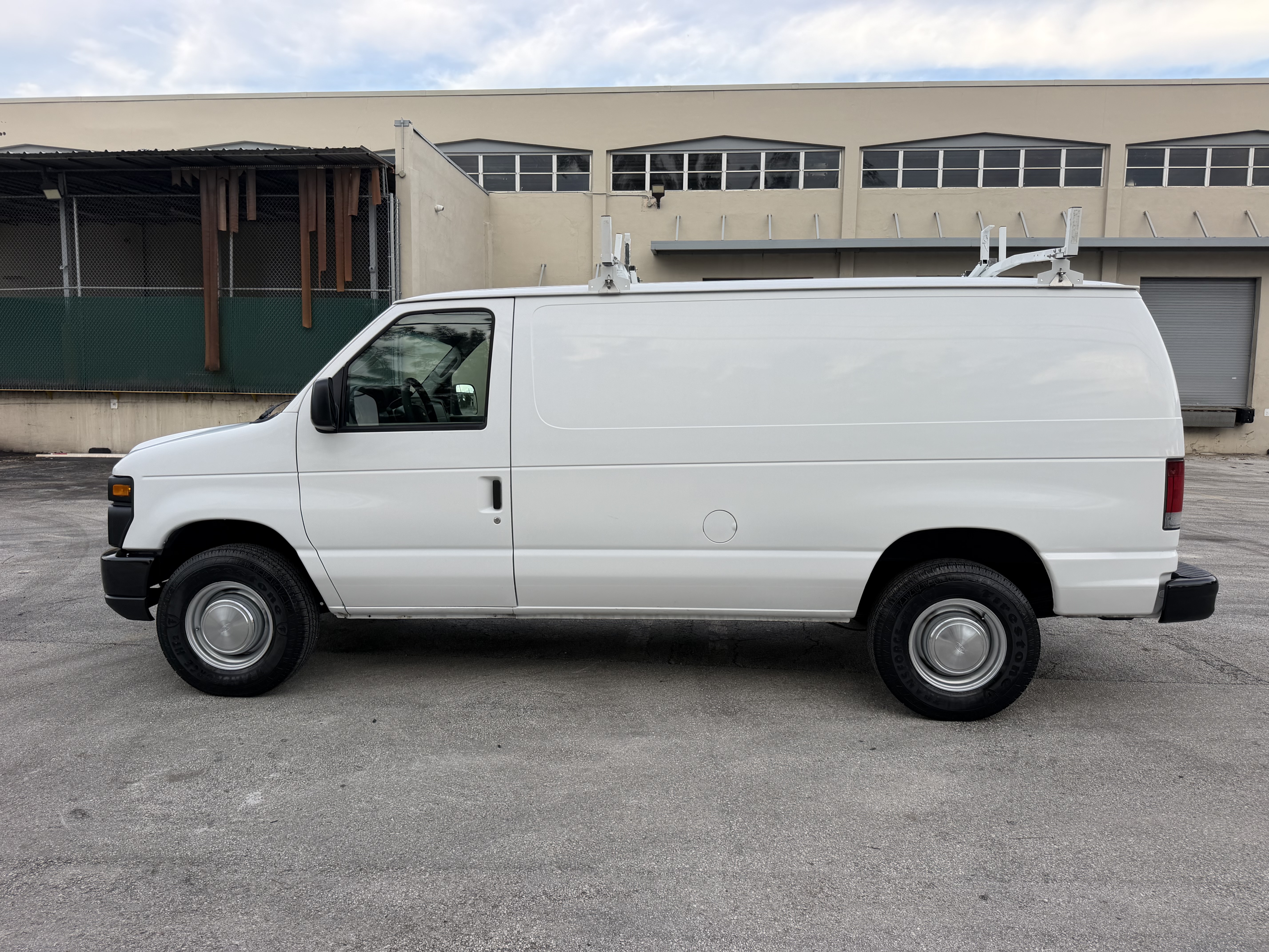 Used 2009 Ford E-350 and Econoline 350 Super Duty RWD image 13