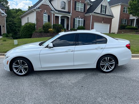 Used 2017 BMW 330i Sedan RWD image 1
