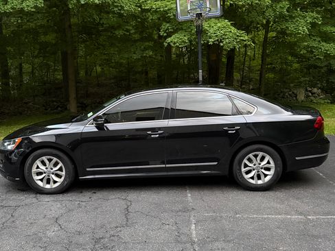 Used 2017 Volkswagen Passat 1.8T S FWD image 2