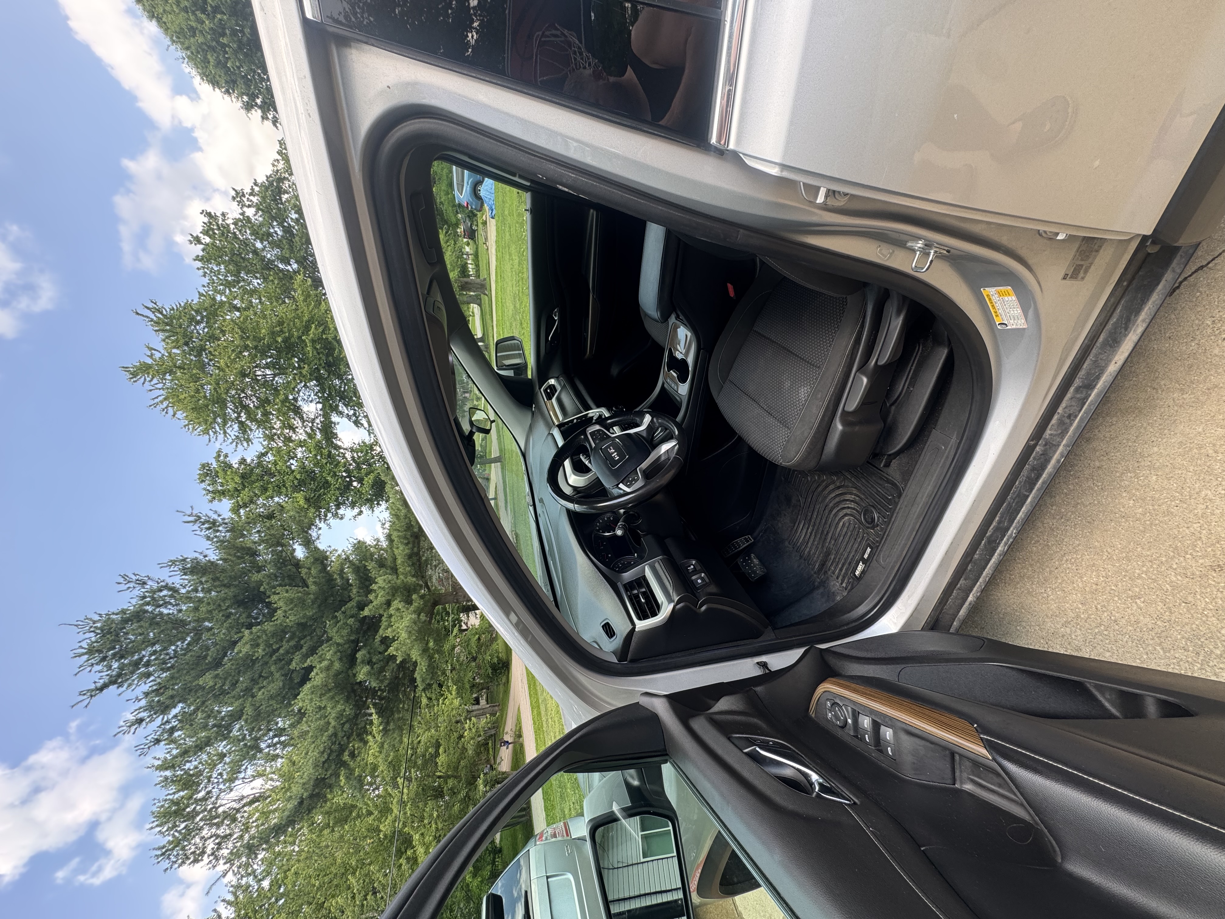 Used 2020 GMC Acadia SLE FWD image 13