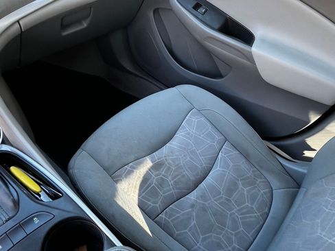 Used 2017 Chevrolet Volt LT w/ Comfort Package image 11