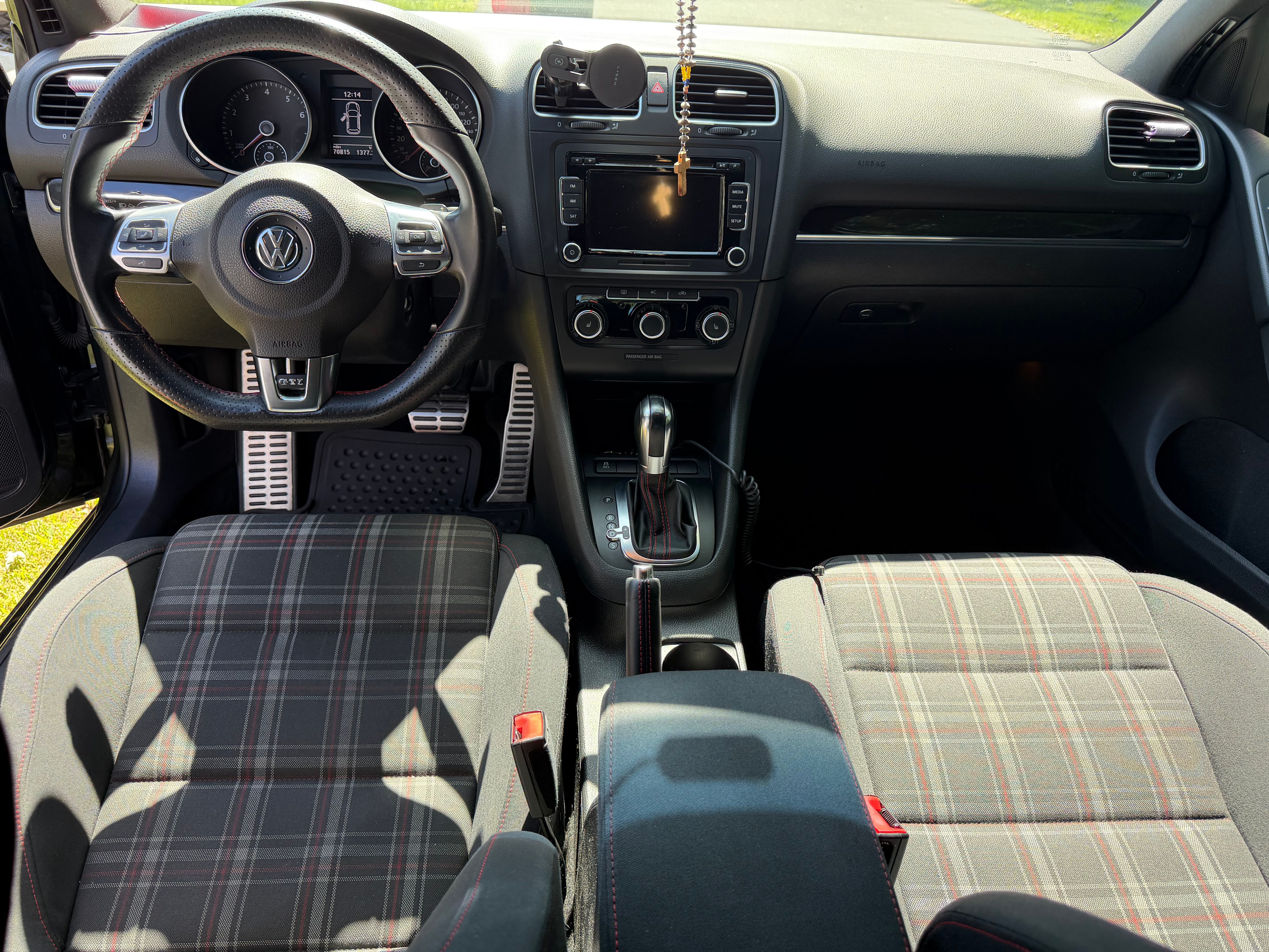 Used 2011 Volkswagen Golf 2-Door FWD image 7