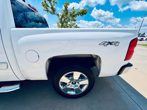 Used 2011 Chevrolet Silverado 1500 LT w/ Texas Edition image 2