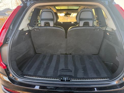 Used 2017 Volvo XC90 T6 Momentum w/ Vision Package image 12