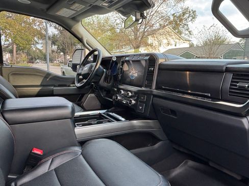 Used 2023 Ford F250 Lariat w/ Lariat Ultimate Package image 8