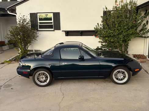 Used 1997 MAZDA MX-5 Miata image 9