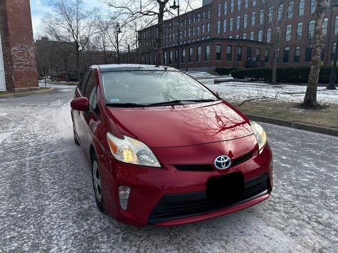 Used 2013 Toyota Prius Three image 1