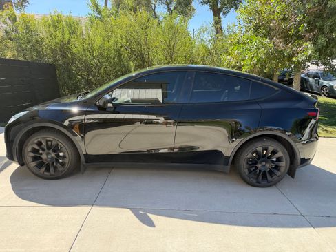 Used 2021 Tesla Model Y Long Range AWD/4WD image 11