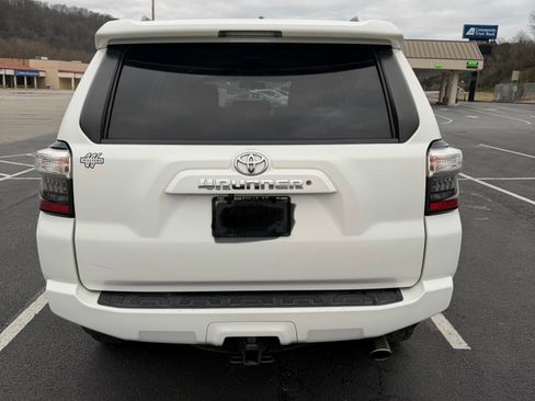 Used 2014 Toyota 4Runner SR5 image 11