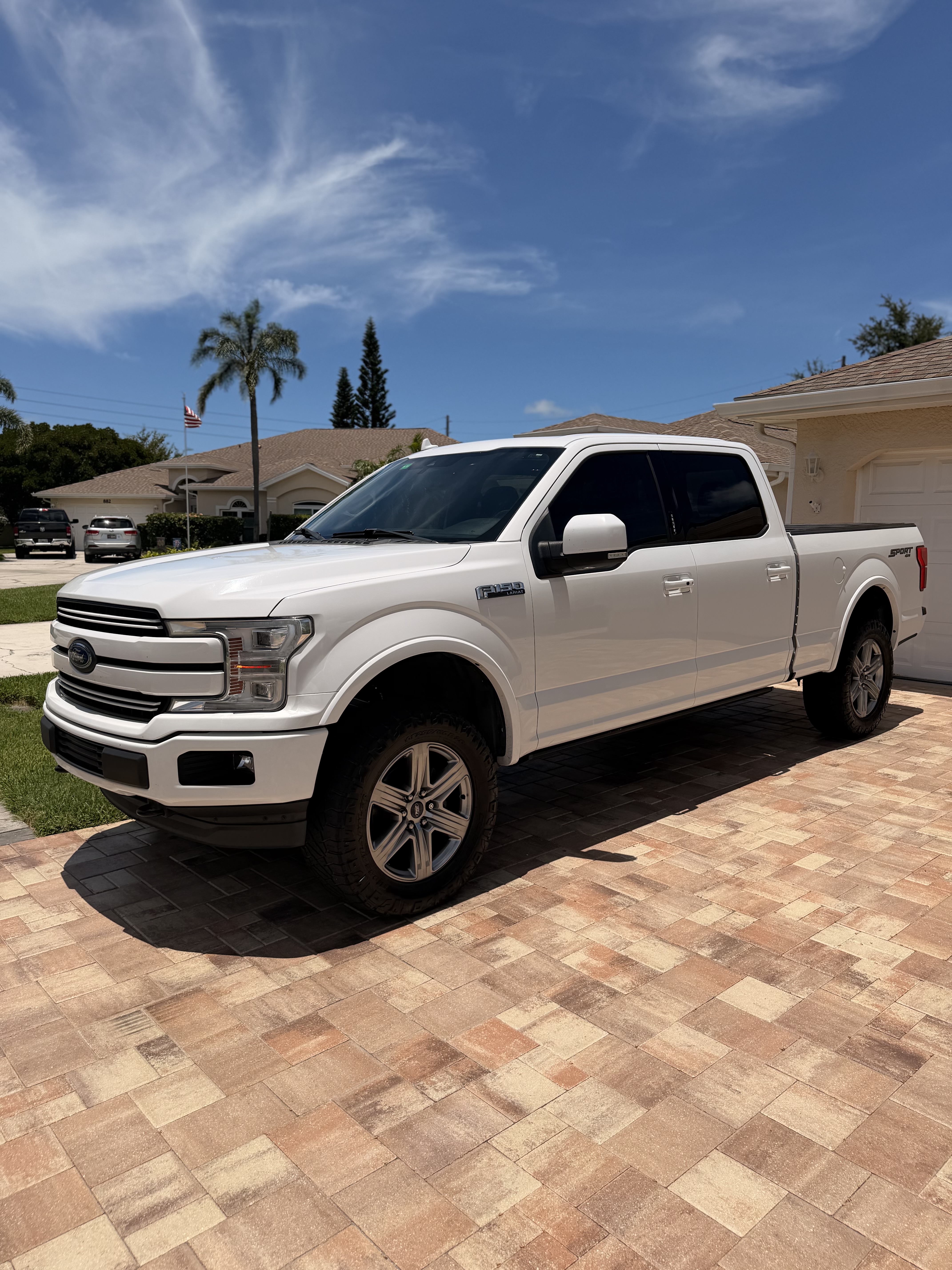 Used 2018 Ford F150 Lariat w/ Equipment Group 502A Luxury AWD/4WD image 4