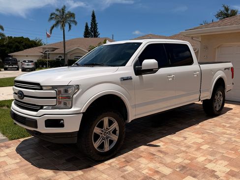 Used 2018 Ford F150 Lariat w/ Equipment Group 502A Luxury AWD/4WD image 4