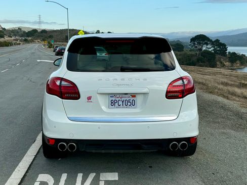 Used 2012 Porsche Cayenne S image 9