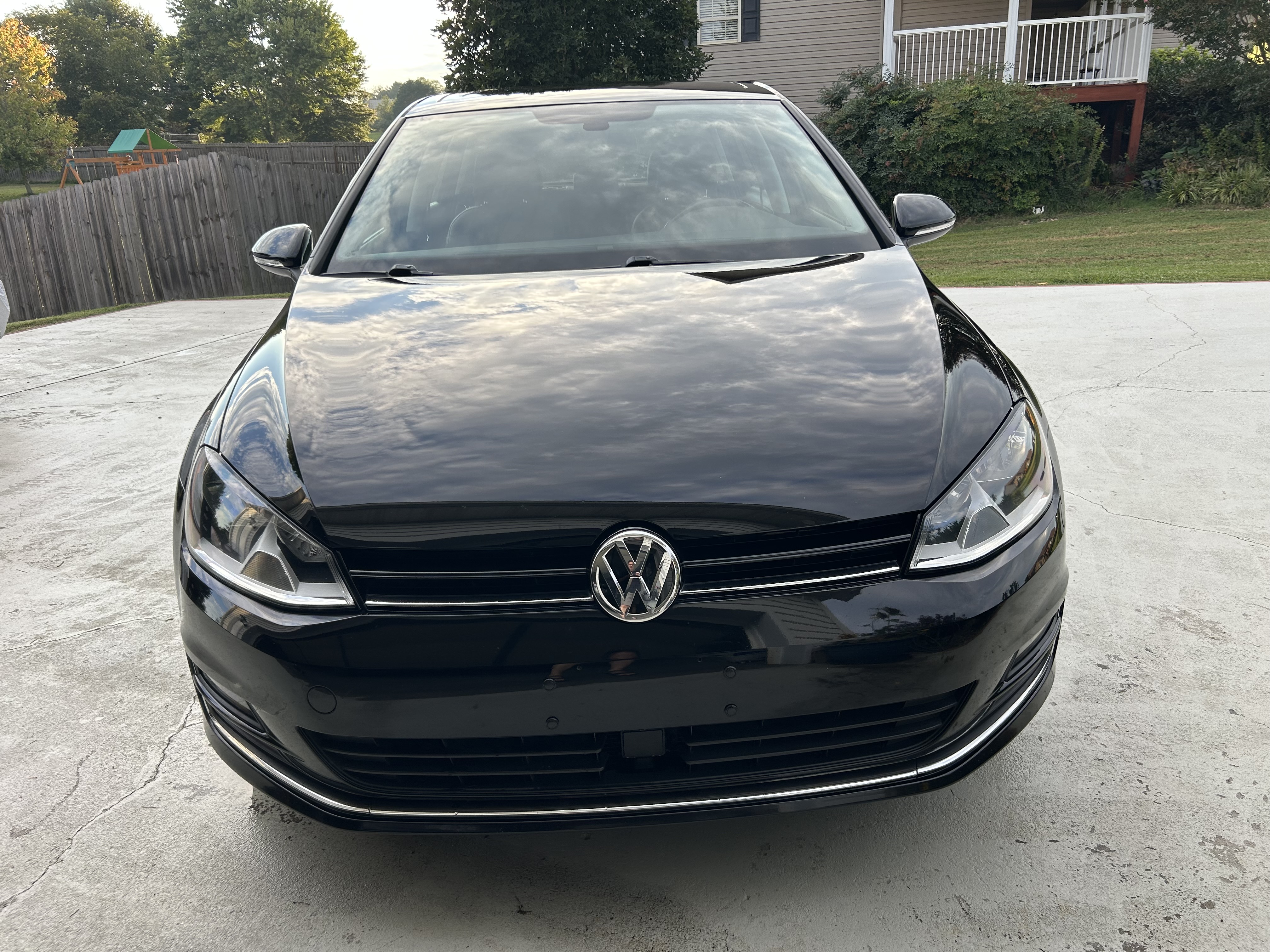 Used 2017 Volkswagen Golf SEL FWD image 2