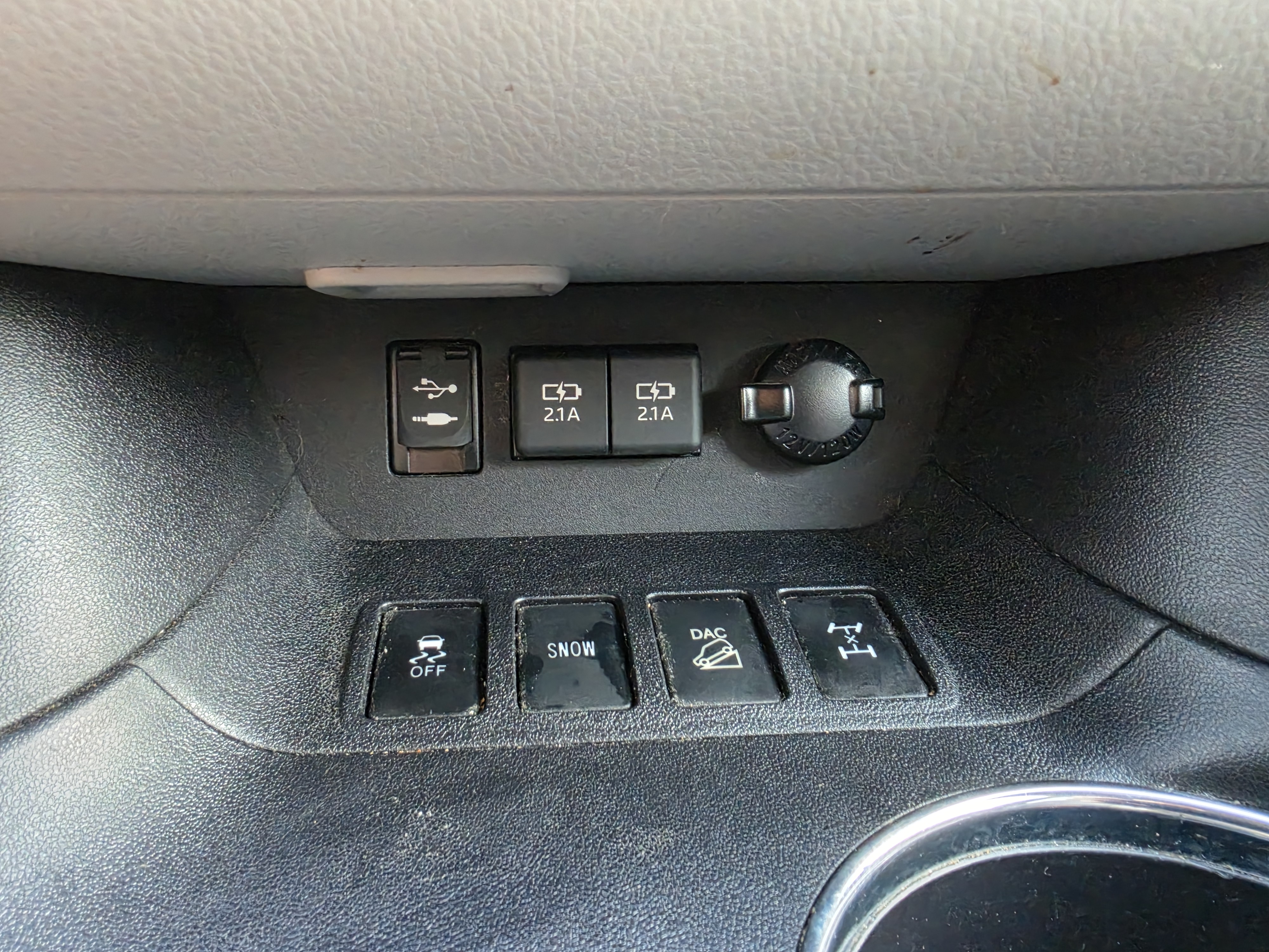 Used 2019 Toyota Highlander XLE AWD/4WD image 17