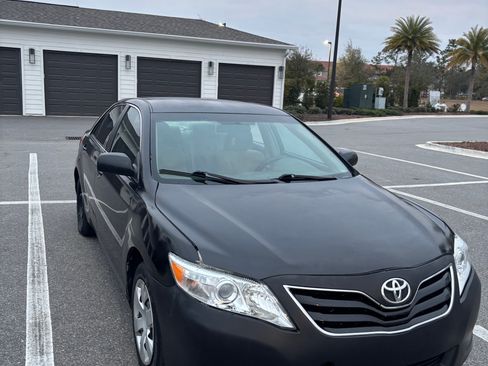 Used 2011 Toyota Camry LE image 1