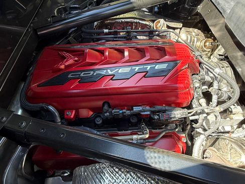 Used 2024 Chevrolet Corvette Stingray Preferred Cpe w/ Z51 Performance Package RWD image 17