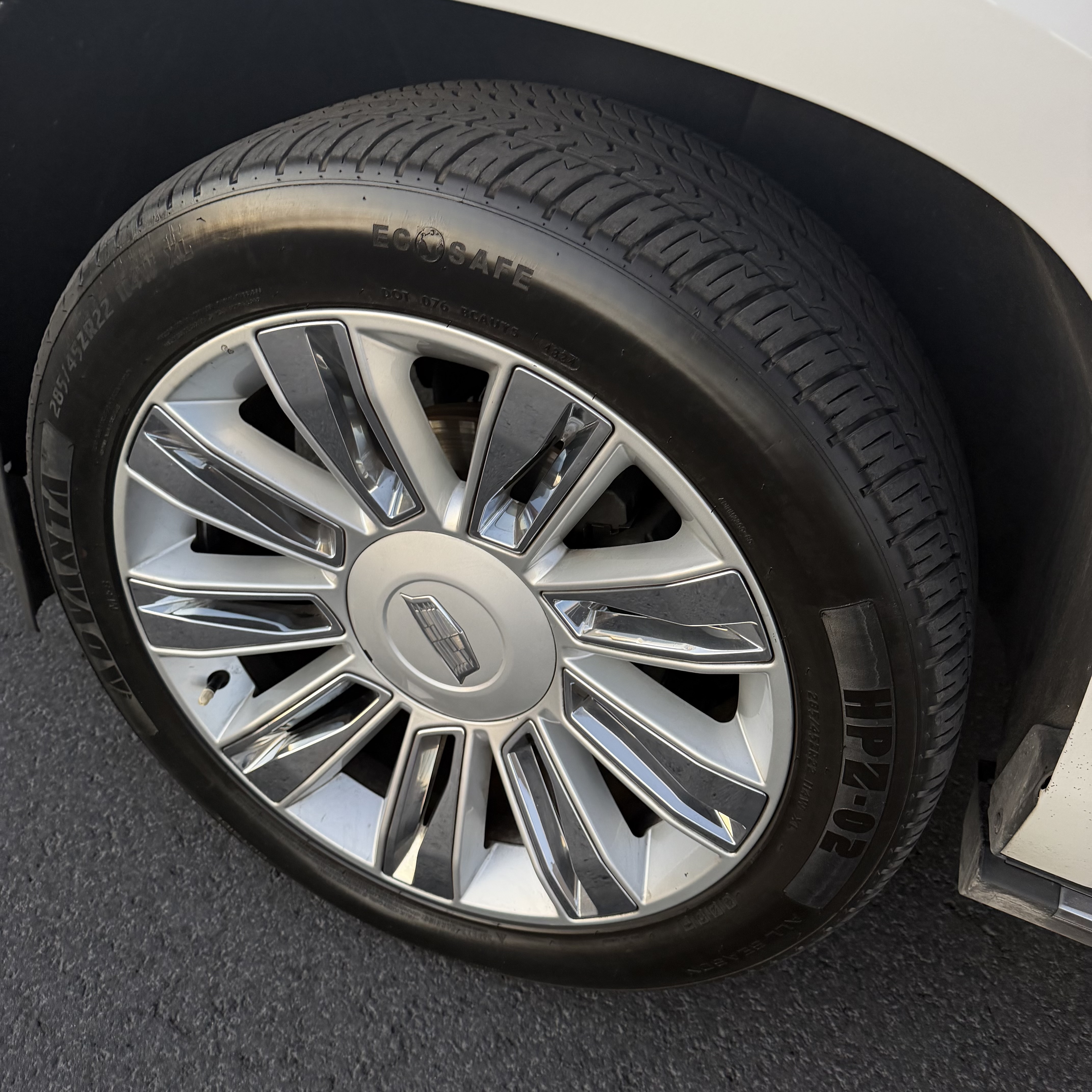 Used 2018 Cadillac Escalade ESV Platinum AWD/4WD image 14