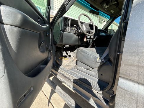 Used 2000 Chevrolet Silverado 1500 2WD Extended Cab image 4