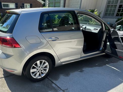 Used 2017 Volkswagen Golf S FWD image 4