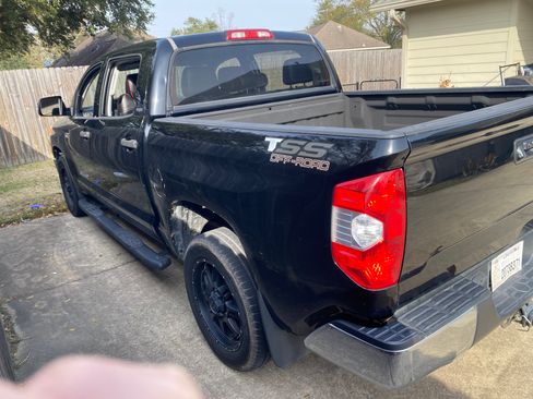 Used 2016 Toyota Tundra SR5 w/ SR5 Upgrade Package image 2