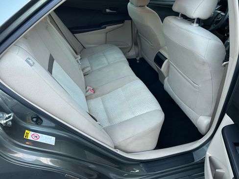 Used 2014 Toyota Camry L image 5