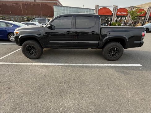 Used 2023 Toyota Tacoma TRD Sport AWD/4WD image 5
