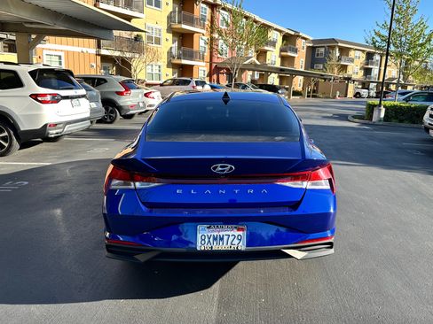 Used 2021 Hyundai Elantra SEL w/ Convenience Package image 2