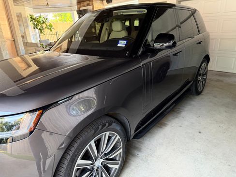 Used 2023 Land Rover Range Rover SE AWD/4WD image 2