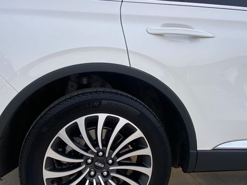 Used 2023 Lincoln Aviator AWD w/ Premium Package image 6