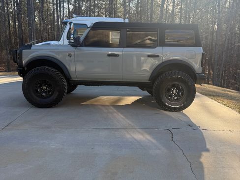 Used 2022 Ford Bronco Badlands image 14