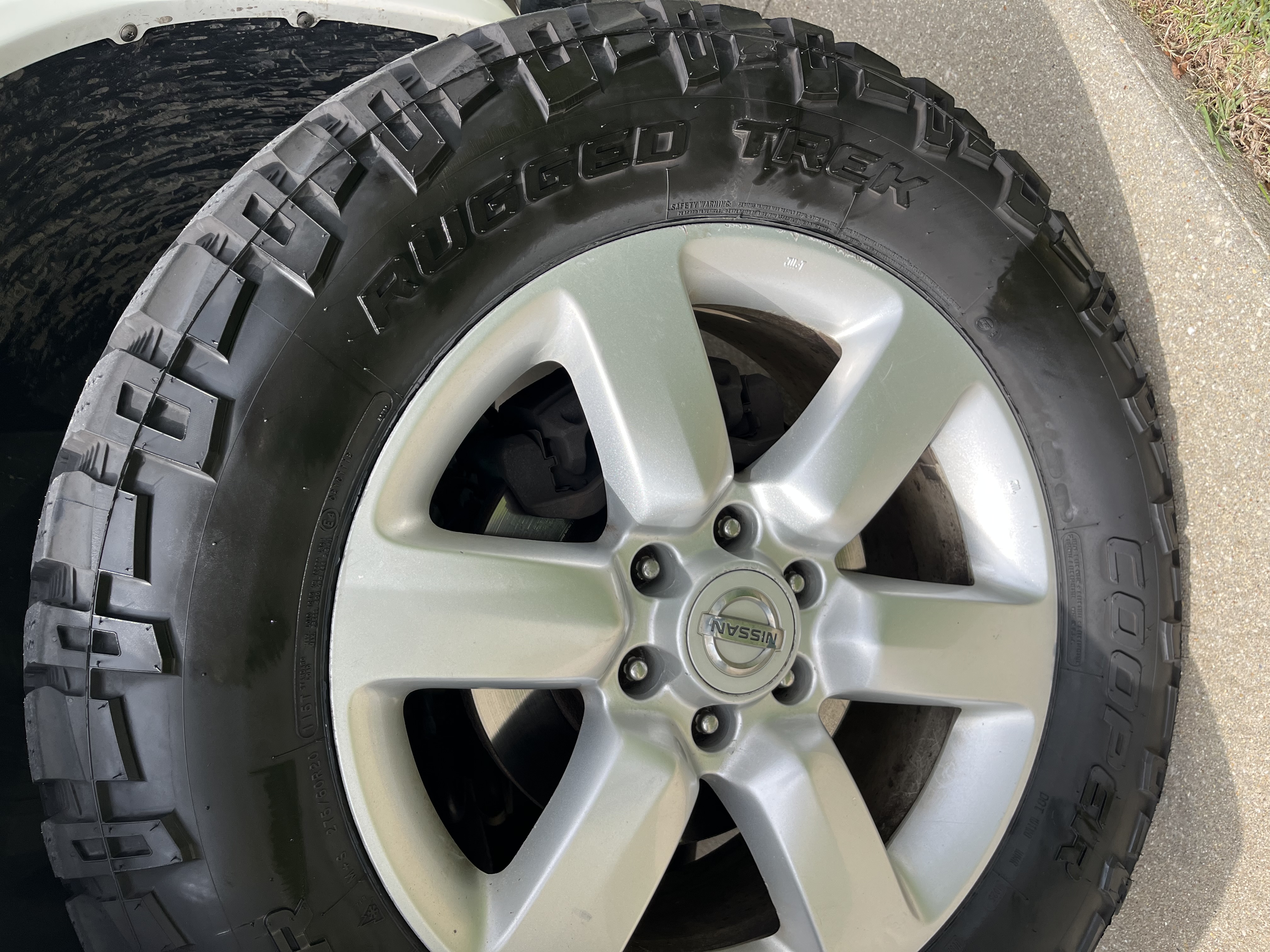 Used 2010 Nissan Titan XE AWD/4WD image 21