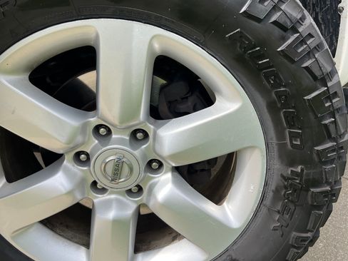 Used 2010 Nissan Titan XE AWD/4WD image 21