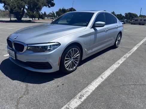Used 2019 BMW 530e w/ Convenience Package image 4
