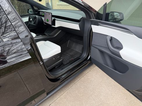 Used 2023 Tesla Model X Plaid image 16