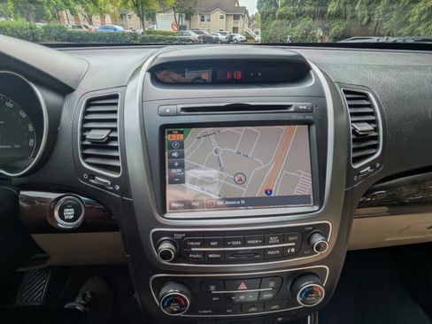 Used 2015 Kia Sorento EX w/ EX V6 Touring Package AWD/4WD image 12