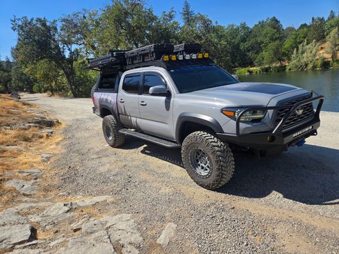 Used 2021 Toyota Tacoma TRD Off-Road w/ Technology Package image 18