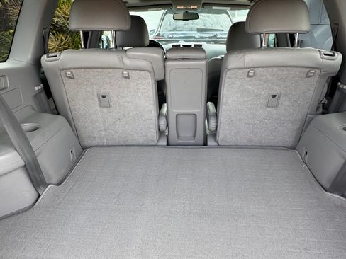 Used 2010 Toyota Highlander Limited w/ Extra Value Pkg 3 AWD/4WD image 17