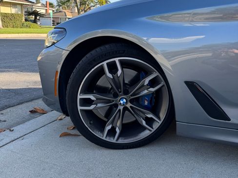 Used 2022 BMW M550i xDrive w/ Executive Package image 4