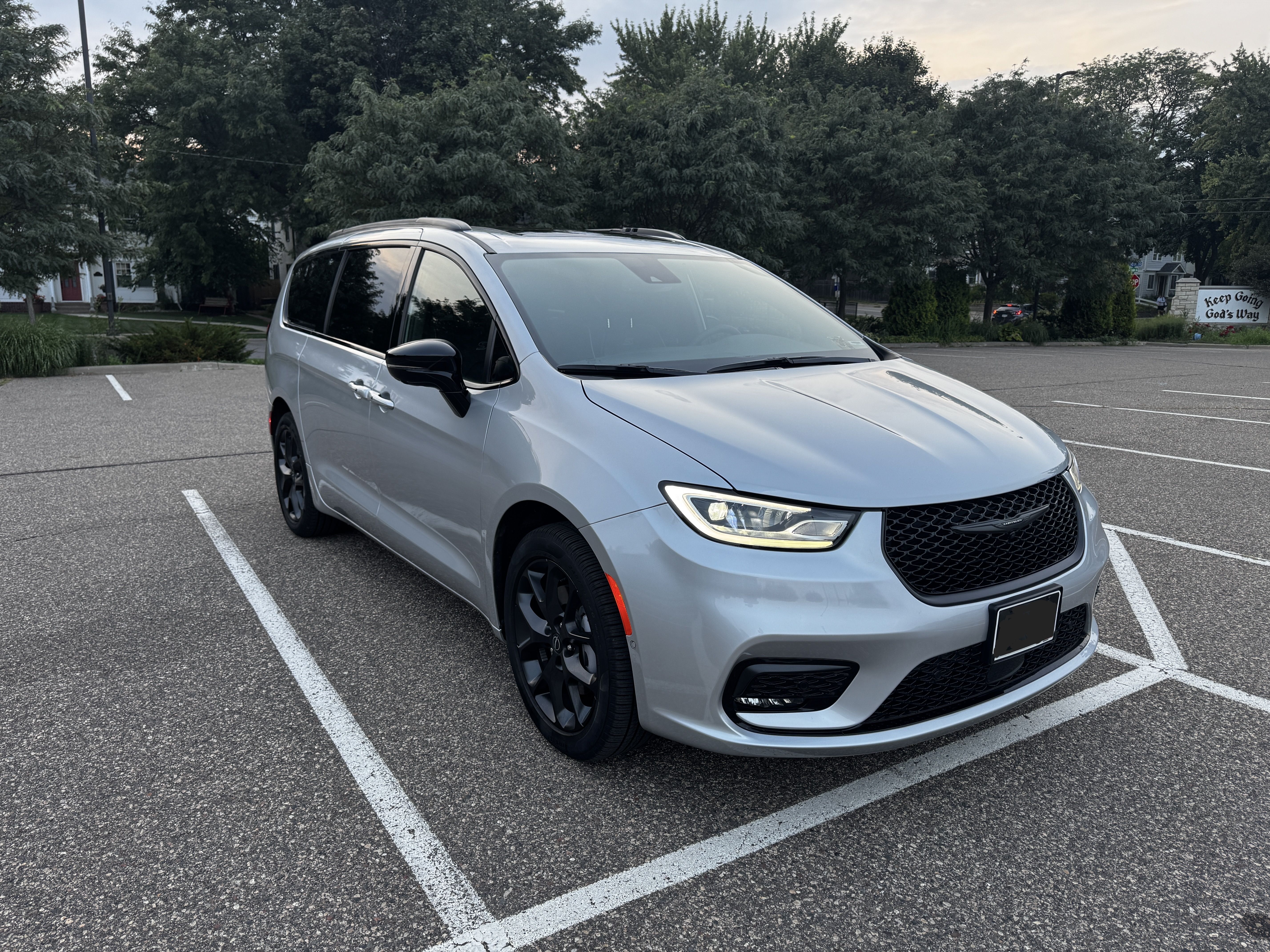Used 2026 Chrysler Pacifica Limited w/ S Appearance Package AWD/4WD image 5