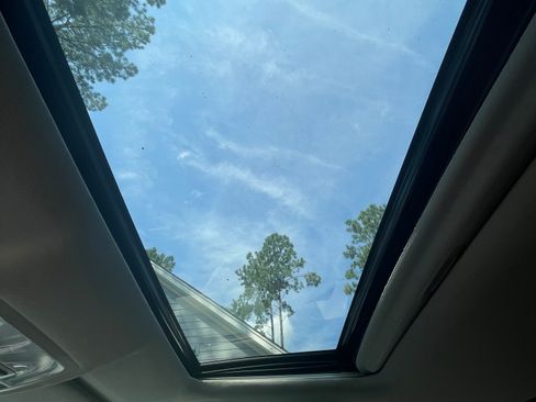 Used 2019 Toyota Highlander XLE image 19