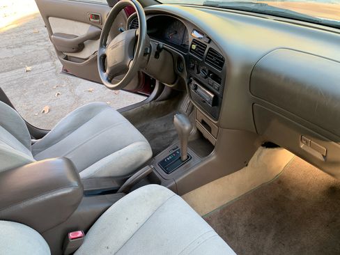 Used 1996 Toyota Camry LE image 5