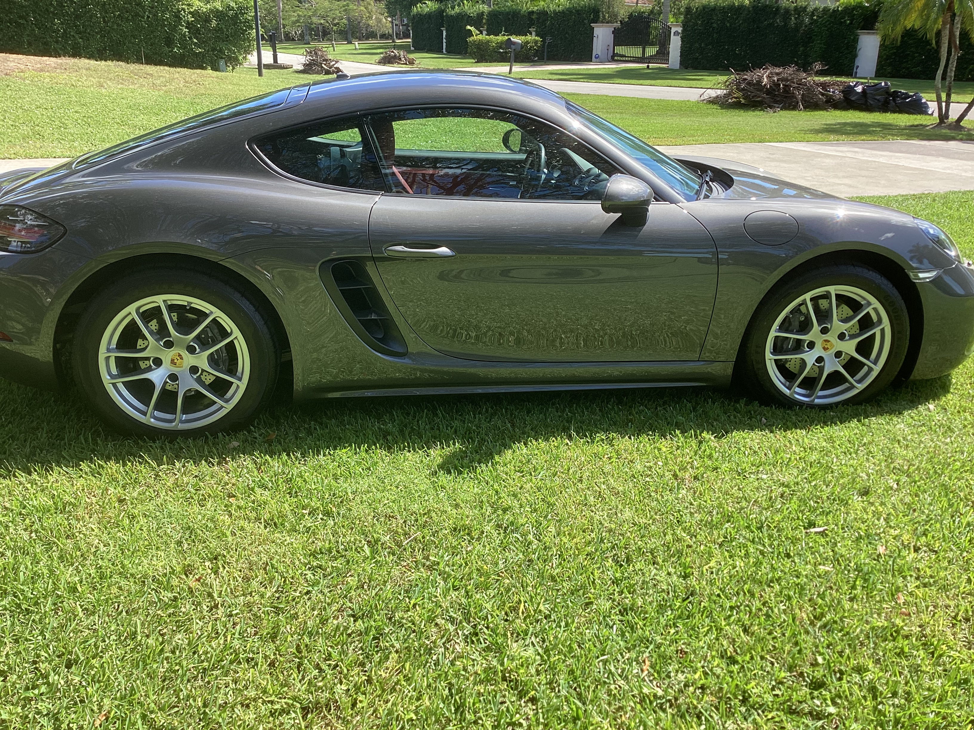Used 2023 Porsche 718 Cayman RWD image 1