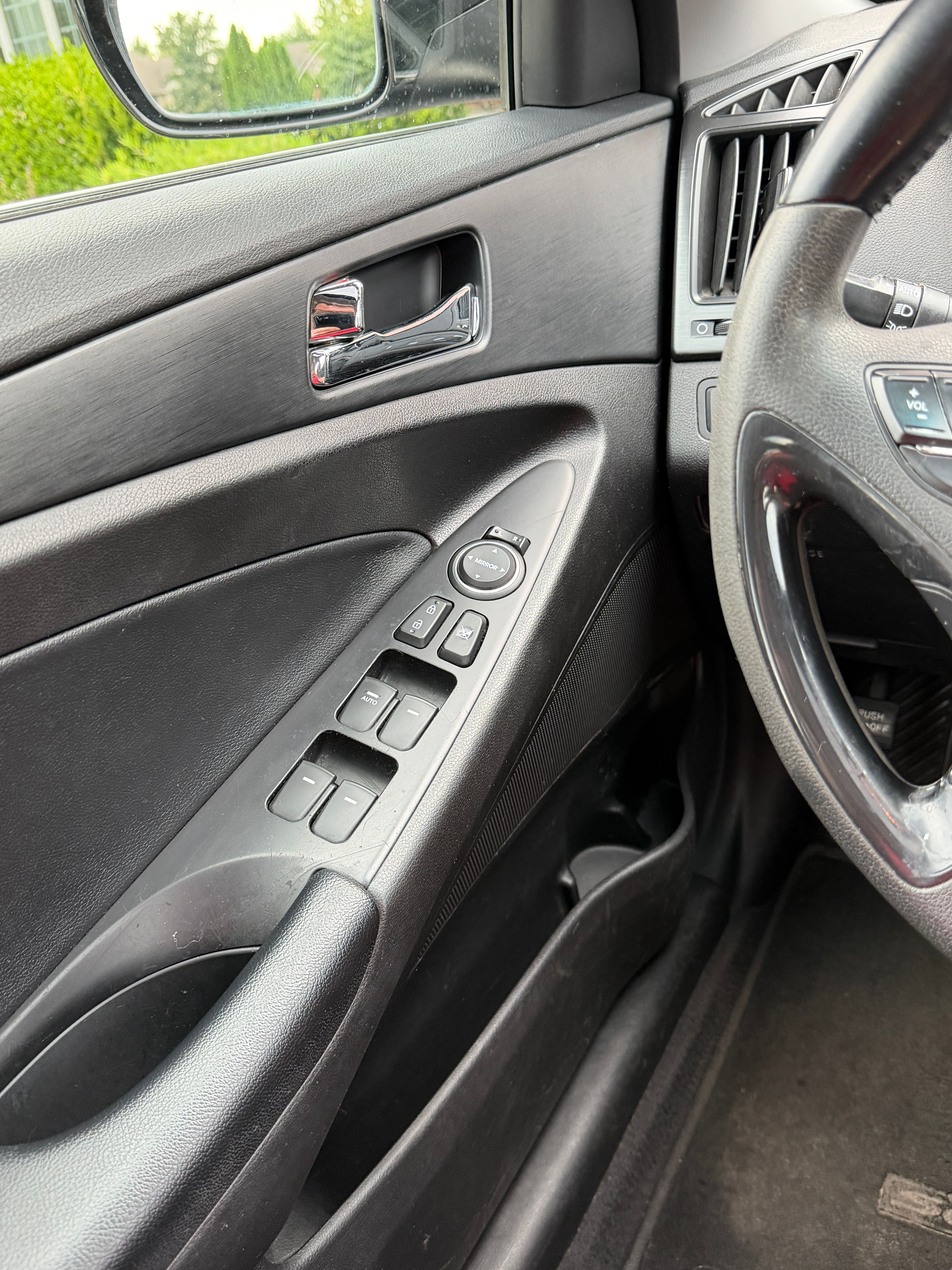 Used 2012 Hyundai Sonata SE w/ Navigation & Sunroof Pkg FWD image 14